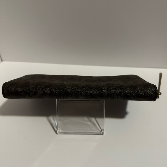 Michael Kors EUC Brown Signature Grained Coated Canvas and Leather Wallet - Picture 6 of 17